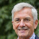 Ritratto di un signore anziano sorridente